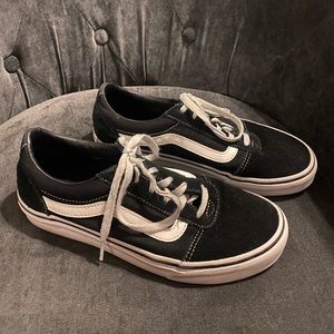 Vans off the wall size 8 US women’s black/white sneaker’s
